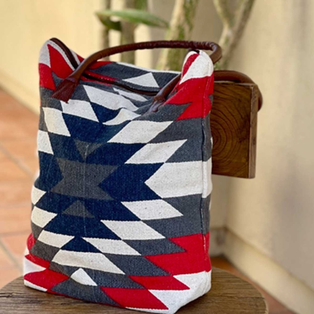 👜 NWT - Changing Sky Tote  - Large Tote Bag - Shopping Tote